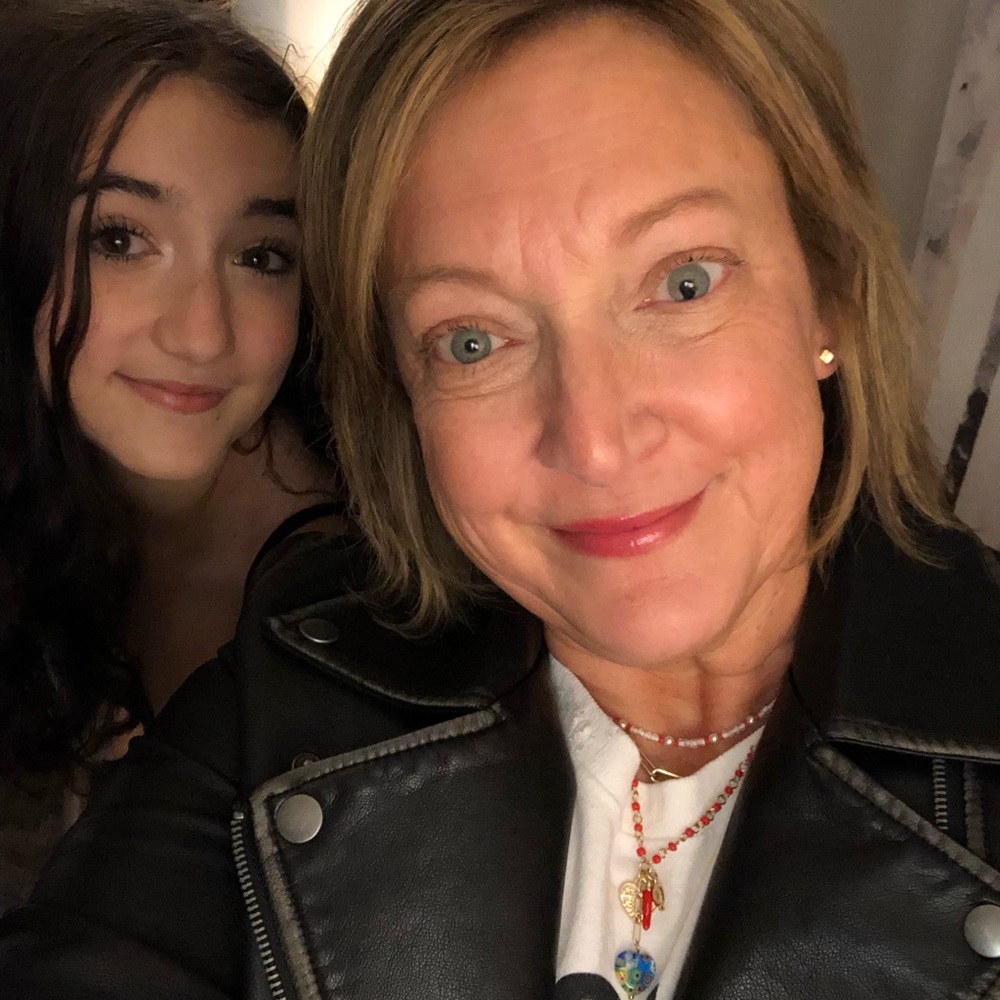 Meet your Poshers, Wendy & Lola!